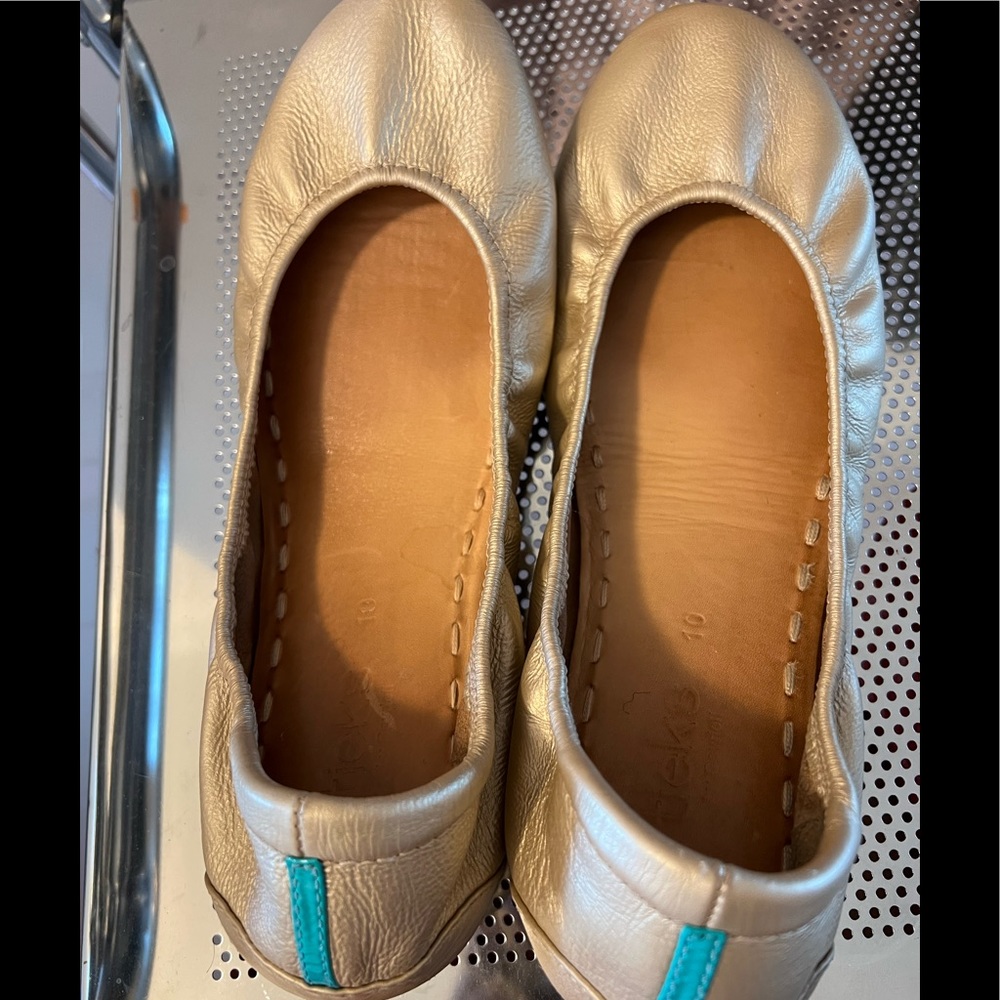 LE Metallic champagne Tieks -size 10
